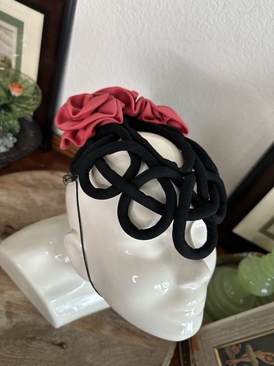 Fascinator Hat Red Rose & Black Knot Detail Vintage 50s main image 13